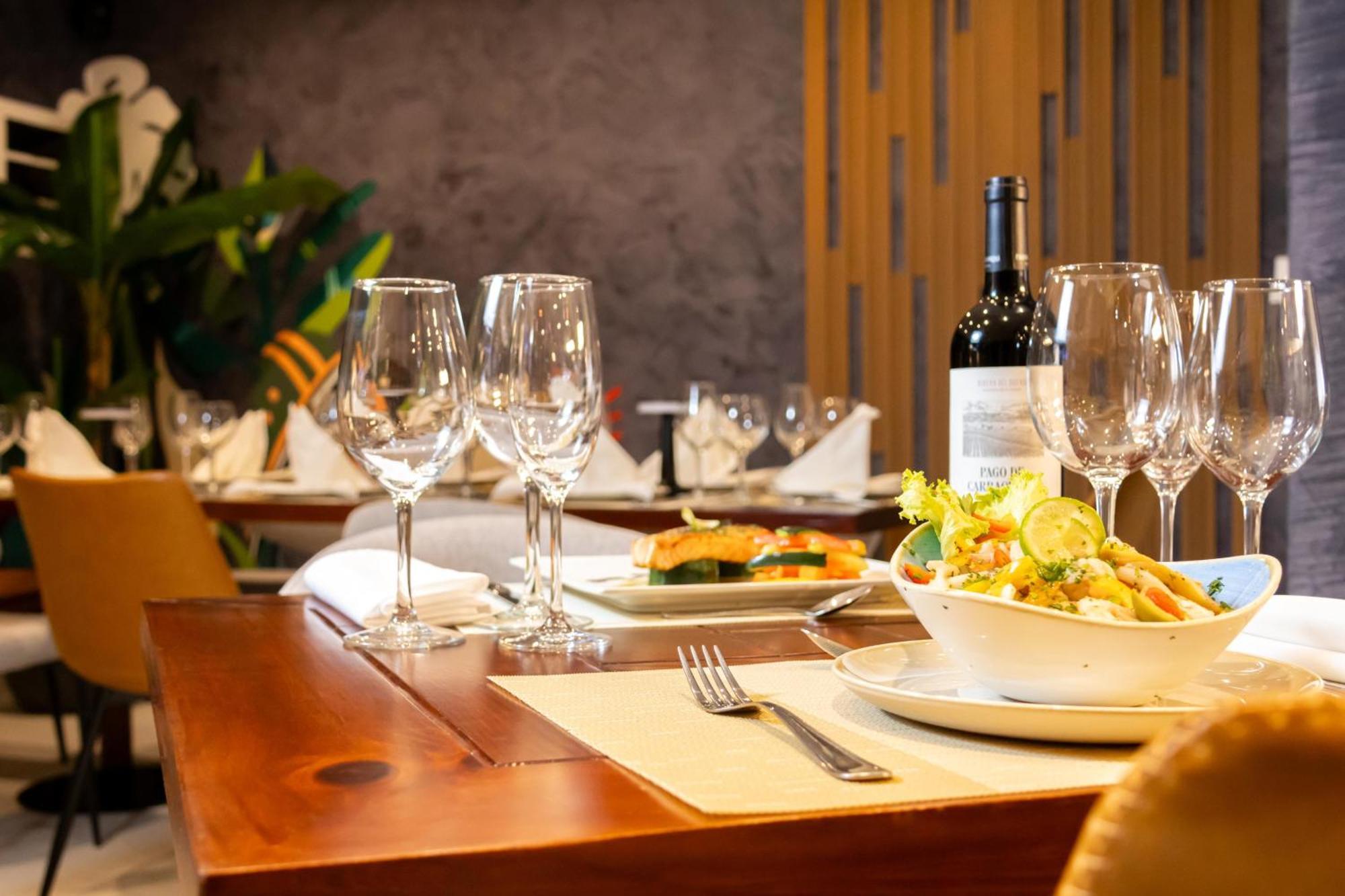 Habana Hotel Y Restaurante 伊圭 外观 照片