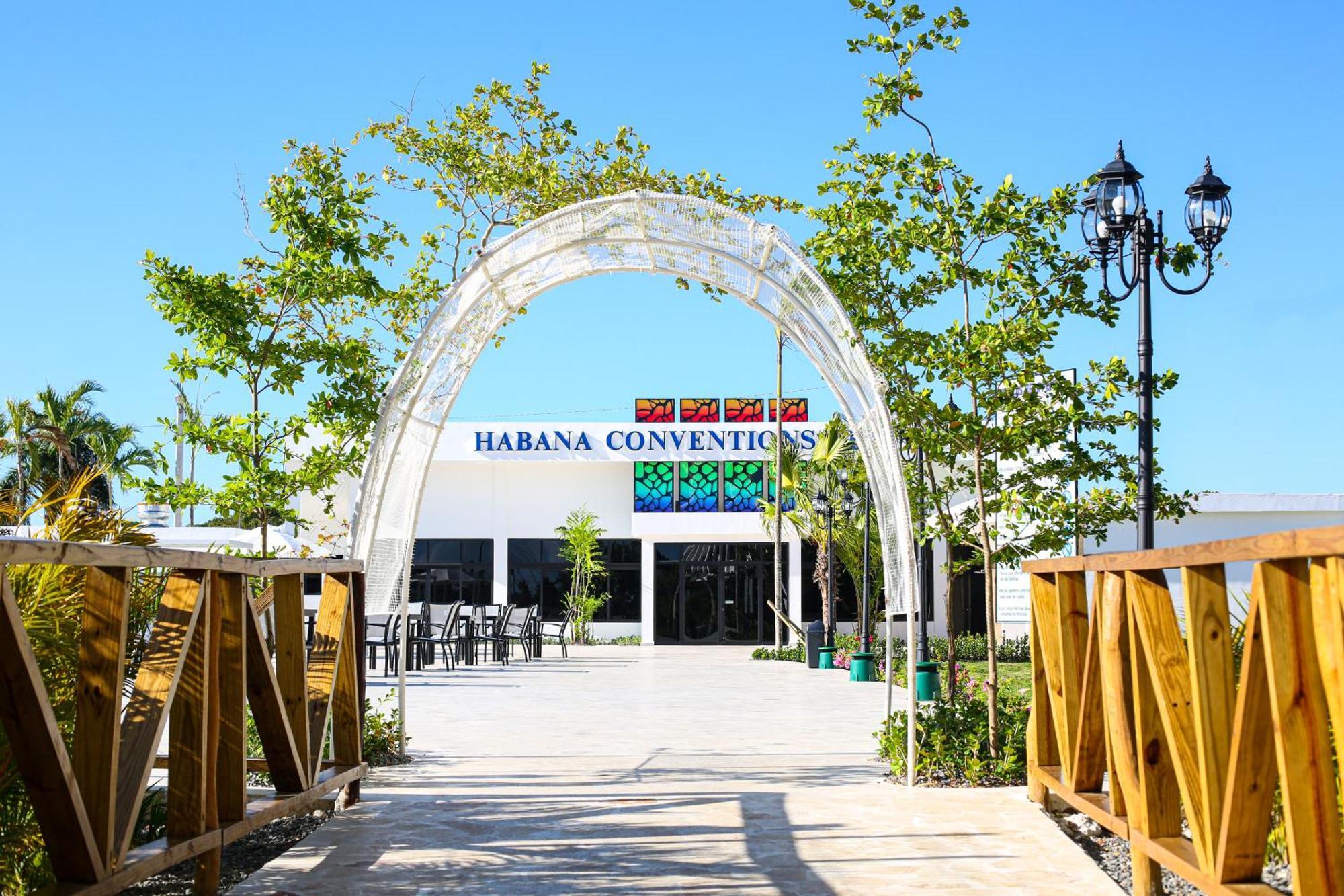 Habana Hotel Y Restaurante 伊圭 外观 照片